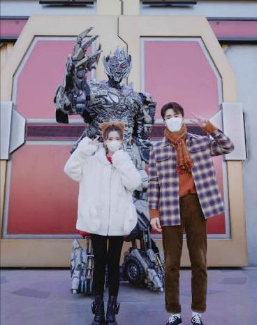 赵露思身高测量_163身高的女明星_明星真实身高