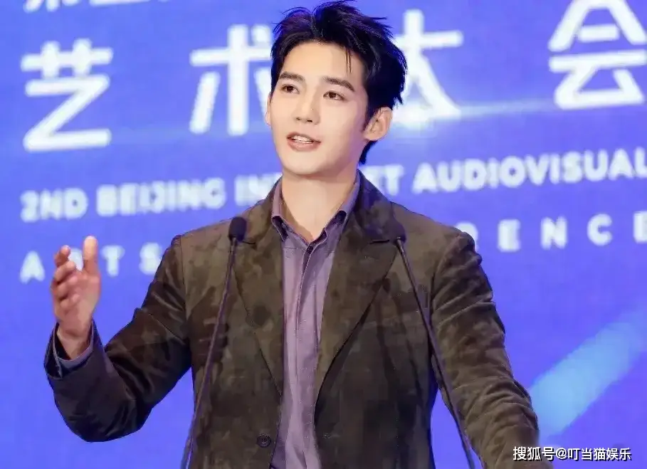 于适涉嫌劈腿风波升级！波及女星刘亦菲，二人互动曝光遭网友质疑