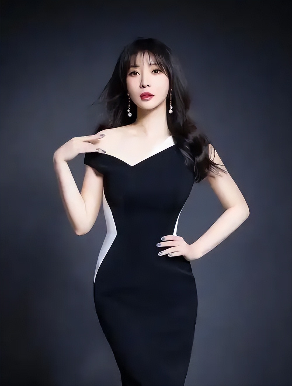 骨感美女明星_丰满美碾压骨感_审美觉醒丰满女性