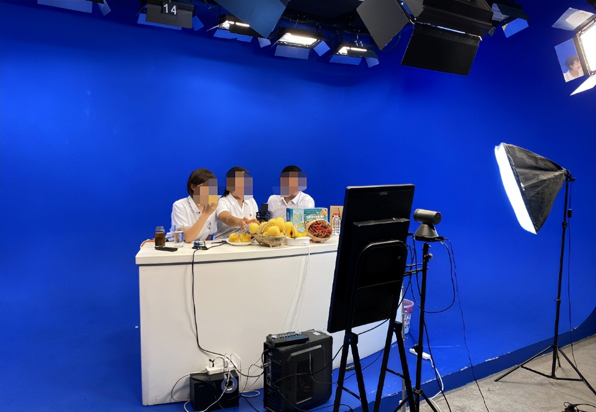 b站禁止未成年人直播怎么办_直播打赏诱导行为_女主播违规直播套路