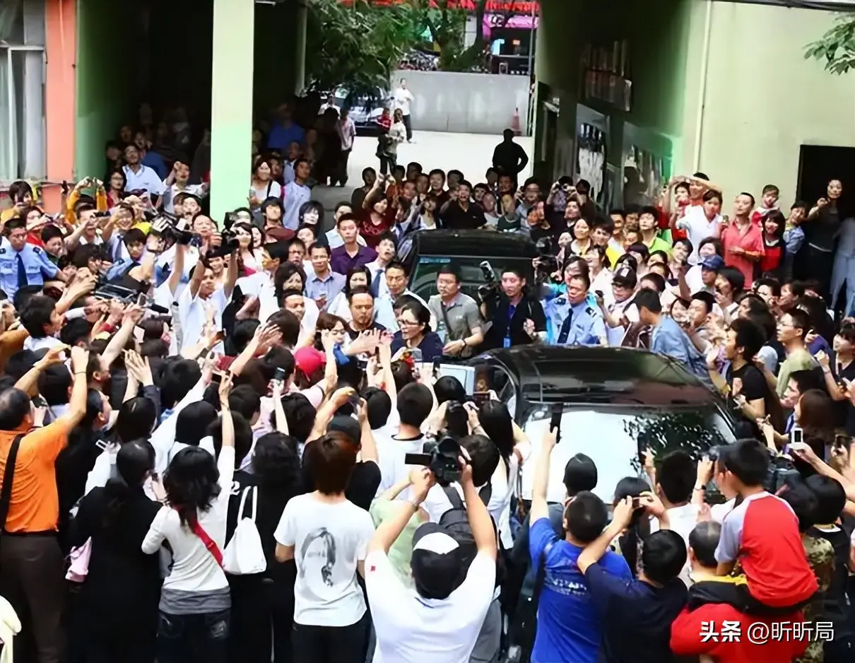 讨厌中国娱乐圈_娱乐圈低俗节目泛滥_娱乐至死现象根源