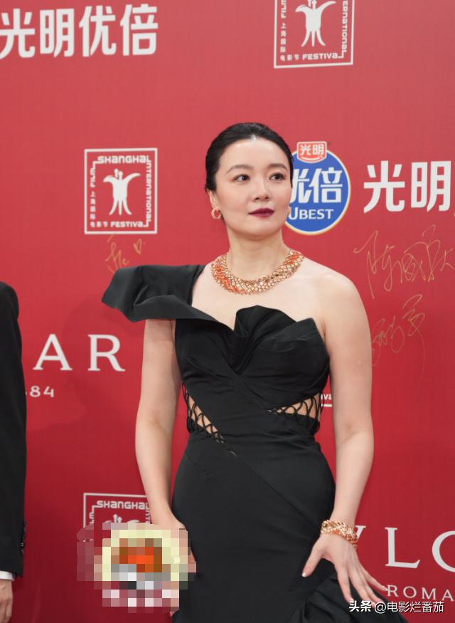 明星时尚穿搭评价_红毯造型分析_晚装女明星