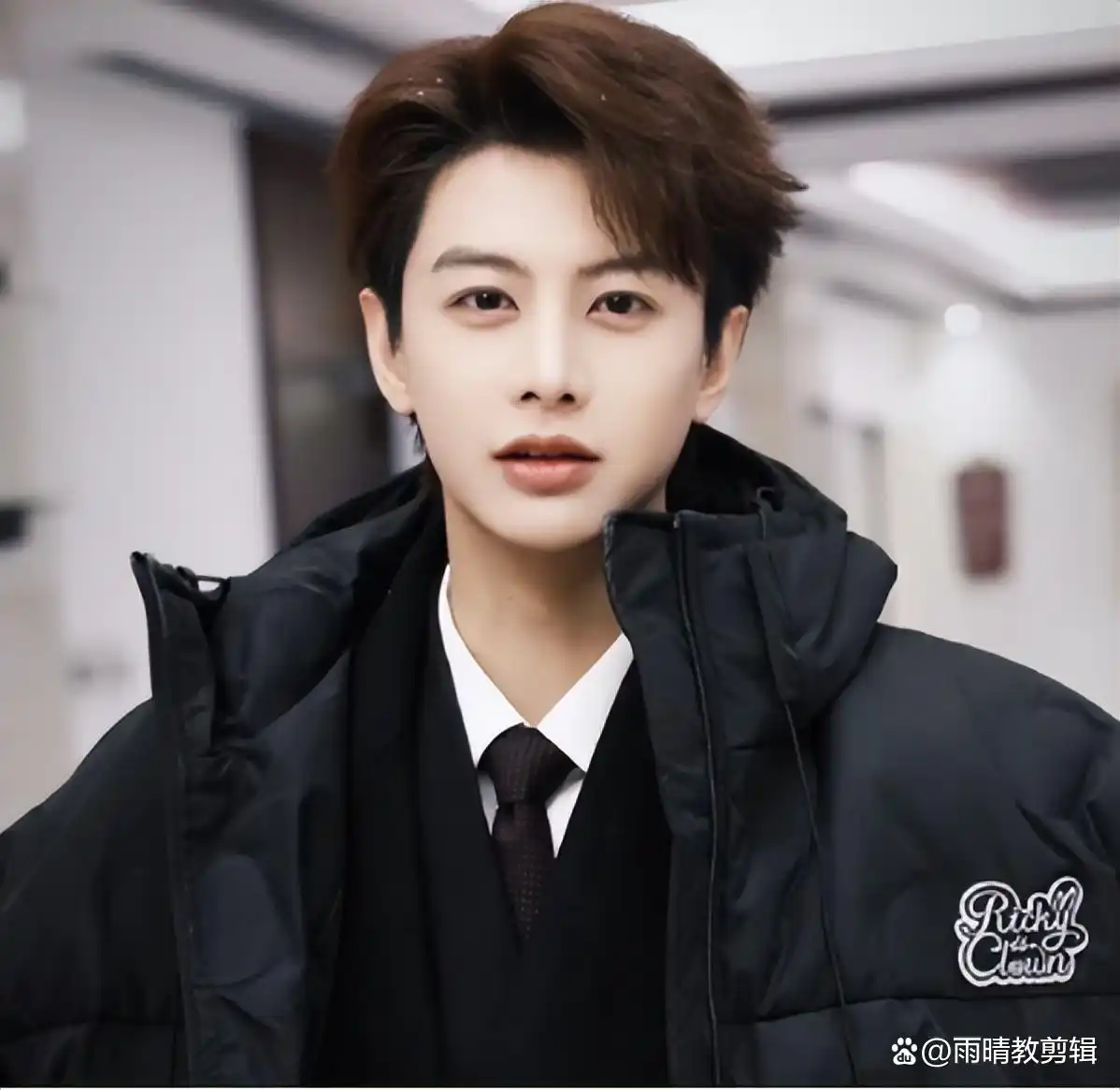 何健麒 塌房事件 娱乐圈八卦_传播明星黑料犯法吗,