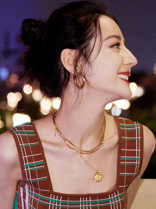 女明星项链品牌_女明星戴金项链_女明星带项链